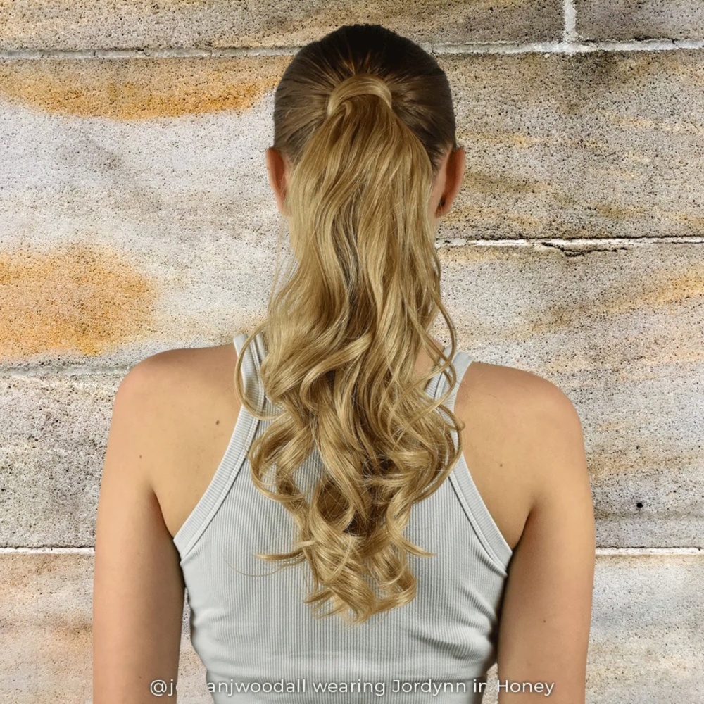 INH JORDYN Honey 18" Ponytail Extension Layered Curls Never Worn Really Pretty!
